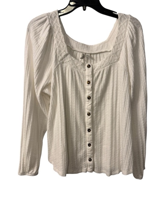Cato Tops - Women's Cato est 1946 white button up top with lace trim neckline EUC Size XL